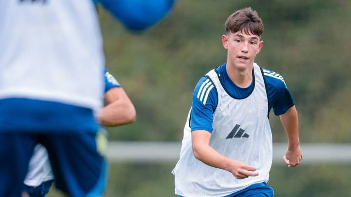 El juvenil Enzo Pérez, la gran novedad en el tercer entrenamiento de Carrión en el Real Oviedo