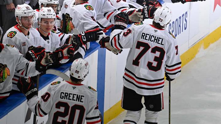 Blackhawks pull away from Blues with 5 unanswered goals