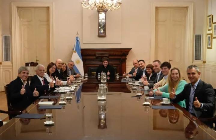 Milei convocó a todo su Gabinete en Casa Rosada para definir los próximos pasos antes de ingresar de lleno en la campaña electoral