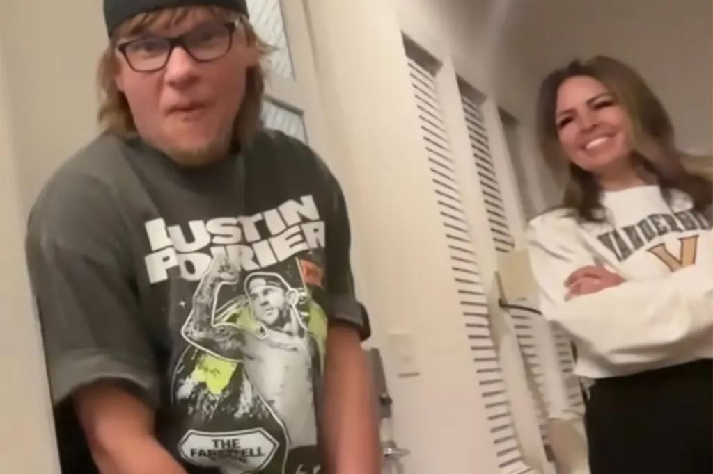 Theo Von cozies up to Vanderbilt QB Diego Pavia's mom during 'Nightcap'