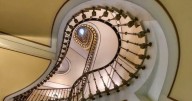 La escalera oculta en un hotel de Barcelona que engaña a tu cerebro