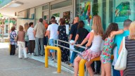 Los bancos en Colombia han reducido en promedio su horario de atención los sábados, ¿qué pasa?
