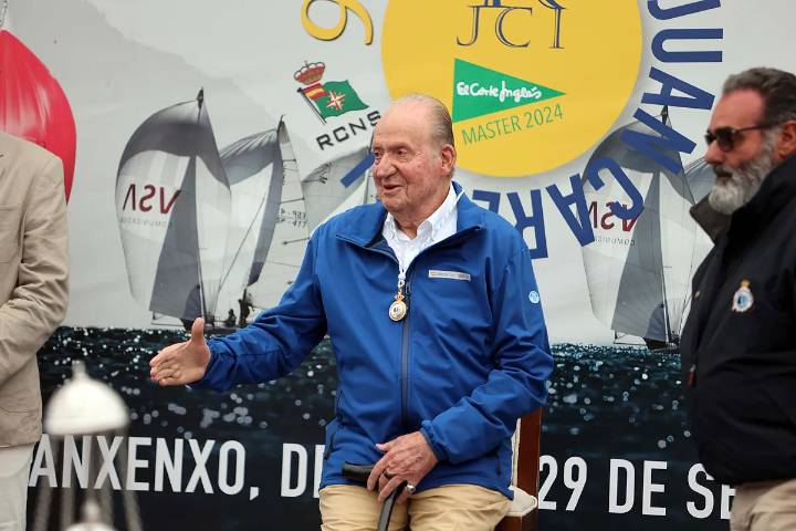 Juan Carlos I lamenta el "olvido" de España y carga contra la clase política: "La democracia no cayó del cielo"