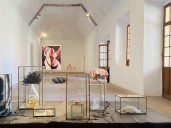 'La gravedad del susurro', una exposición sobre la intimidad, el secreto y la poética de lo in...