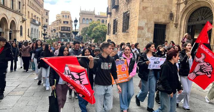Estudiantes de Salamanca plantan cara al bullying con mensajes como “no es culpa tuya, es del sistema” y piden que se reformen los protocolos ante situaciones de acoso escolar