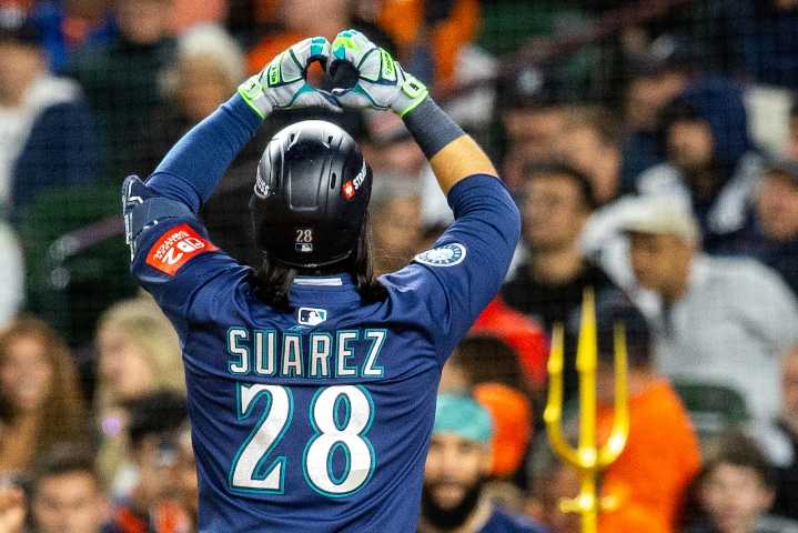 Former Tiger hits postseason homer, sees an old friend in return to Detroit