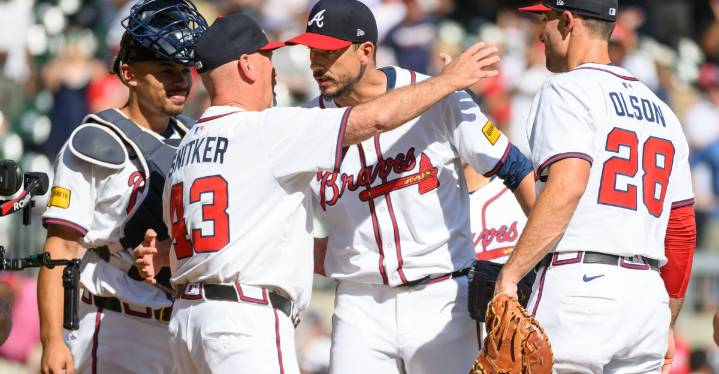 Braves News: Manager search, player reviews, playoffs, more