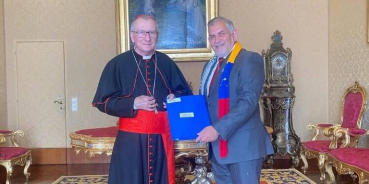 Maduro envió carta al papa León XIV en busca de respaldo, en medio de tensiones con EE. UU.