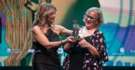 Charo Pena, voz de Meryl Streep ou Misae Nohara: “É triste ver a rapaces que non saben falar galego con trazos propios da lingua”