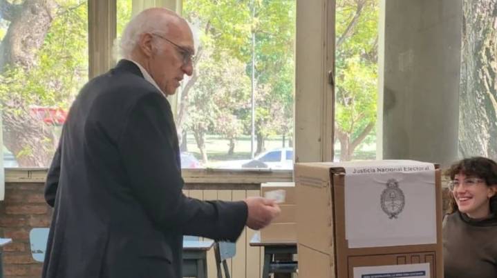 Carlos Bianchi fue a votar y se volvió viral: las reacciones de los hinchas en las redes sociales