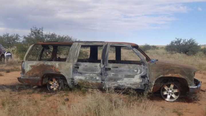 Colectivo Localiza Auto Incendiado, Ropa Táctica y Casquillos en El Sásabe, en Sonora