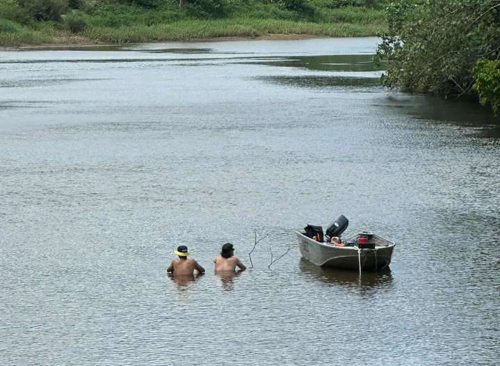 When travelling in croc country, whatever you do, don't do this