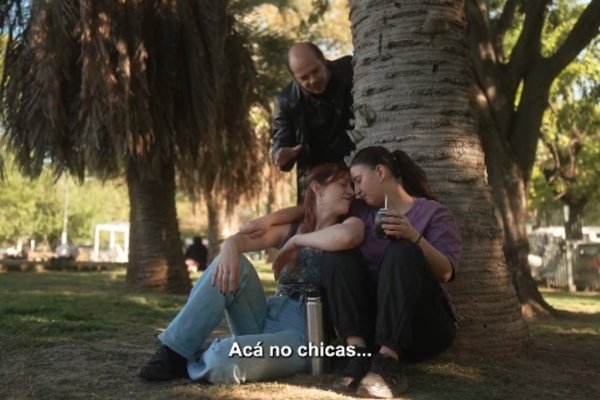 El nuevo spot de Itai Hagman que desnuda el pensamiento de los libertarios, esta vez con una pareja de chicas