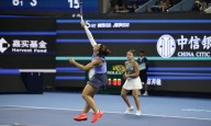 Errani y Paolini revalidan su título de dobles en Pekín con remontada ante Kato y Stollar