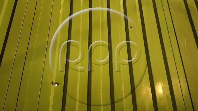 Delincuentes balearon fachada de ferretería en Puente Piedra