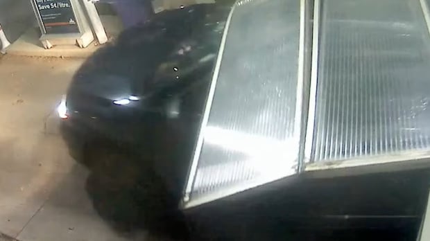 Watch this SUV go the wrong way into an Ontario car wash