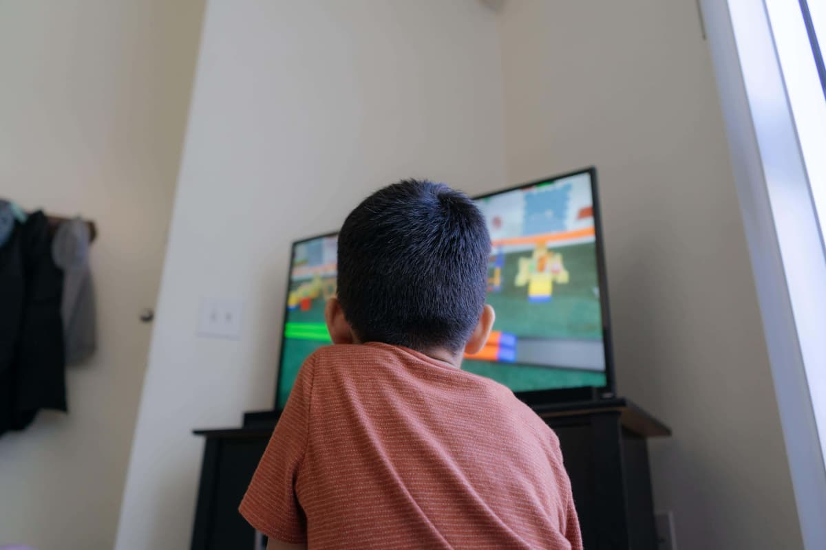 Screen time linked to poorer reading and writing among primary school children