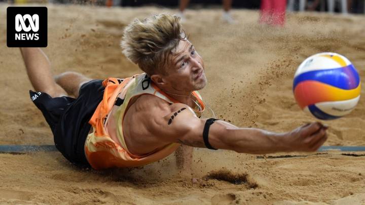 Dutch volleyballer Steven van de Velde denied visa to enter Australia, the ABC understands