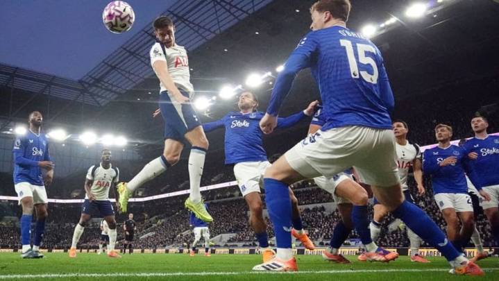 Van de Ven double lifts Tottenham to victory at Everton
