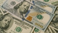 El dólar mayorista trepó $13 y rozó el techo de la banda antes de las elecciones