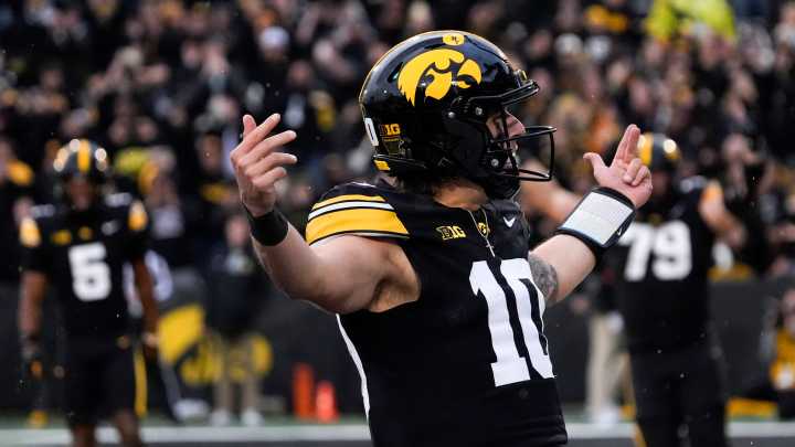Iowa football QB Jeremy Hecklinski 'starting to get comfortable'