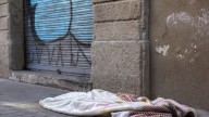 Margarita, 67 años y sin un hogar: "Me he quedado tres semanas en la calle, durmiendo en un banco y una maleta, hasta que he encontrado ayuda"