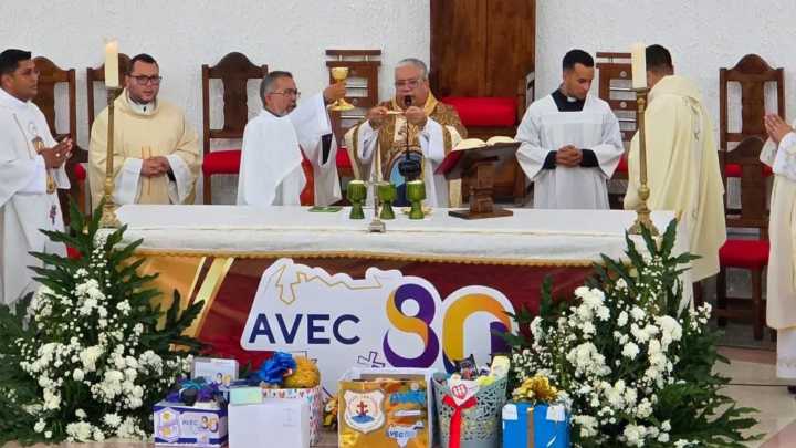 Actividades por los 80 años de la AVEC se extenderán hasta 2026