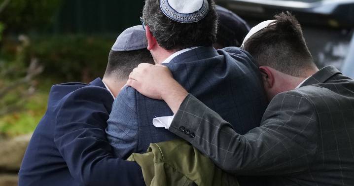 ‘Any attempt to divide us through violence or hatred will fail’ - Greater Manchester Muslims show solidarity in wake of synagogue attack