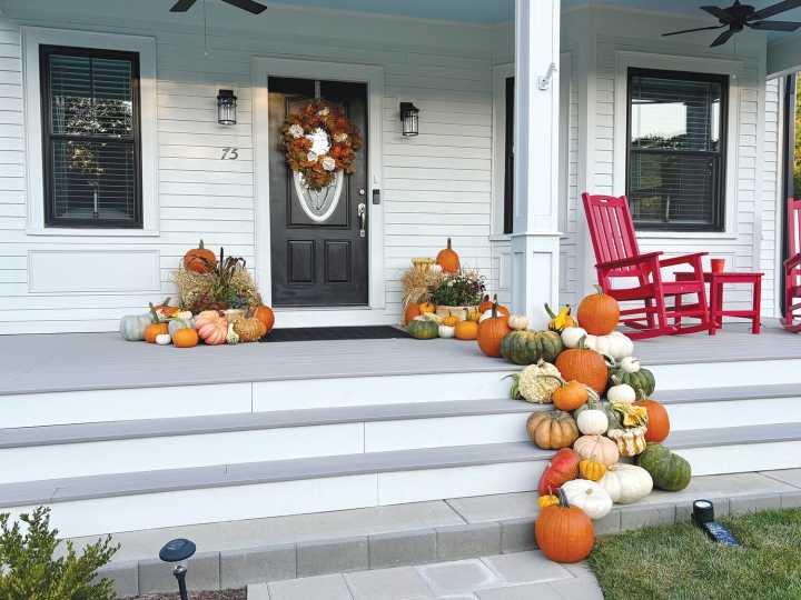 A porch that says hello every season