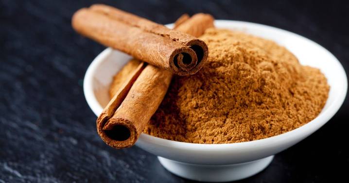 Scots gardeners told to sprinkle cinnamon powder on lawns this October