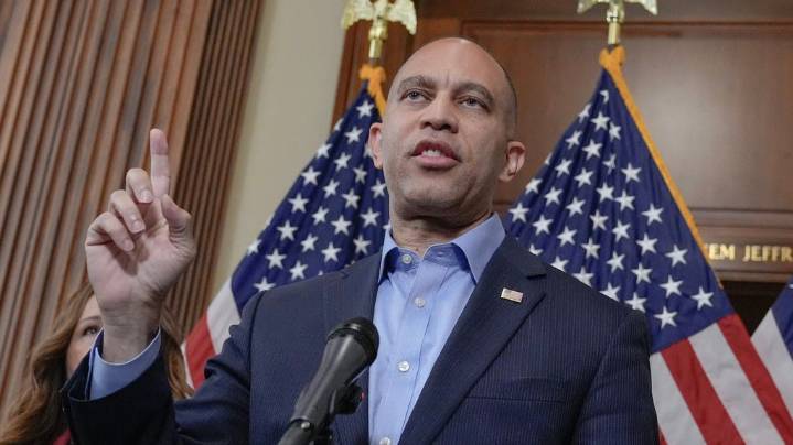Party leaders on both sides show no signs of backing down as shutdown enters 4th week