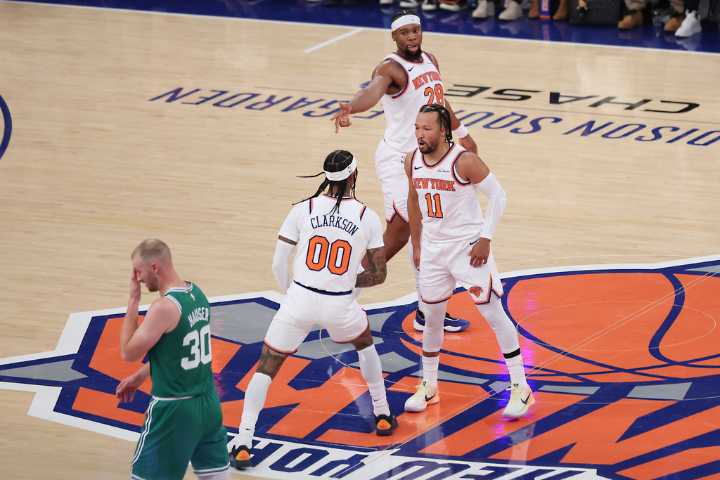 Knicks roll past shorthanded Celtics, 105
