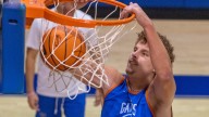 Which UF basketball players are set to replace guard trio as leaders?