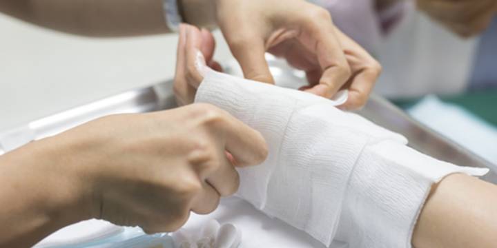 Campesino podría perder un brazo tras sufrir un accidente con motosierra: lleva 10 días esperando a que Nueva EPS autorice la cirugía