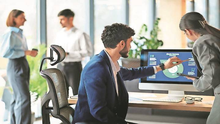 White-collar hiring climbs 17% in Sept on festive demand, Tier