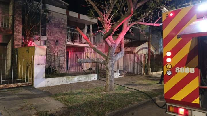 Incendio controlado y sin heridos en una vivienda en zona de la Costanera