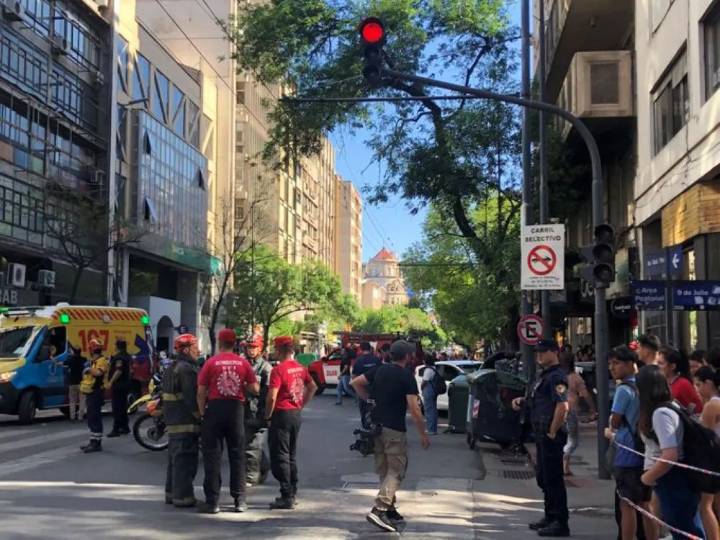 Un conductor perdió el control y atropelló a varias personas en el cruce de General Paz y 9 de Julio