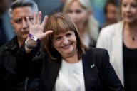 El Gobierno festeja en la sede de LLA el triunfo en las elecciones y espera que lleve tranquilidad a los mercados