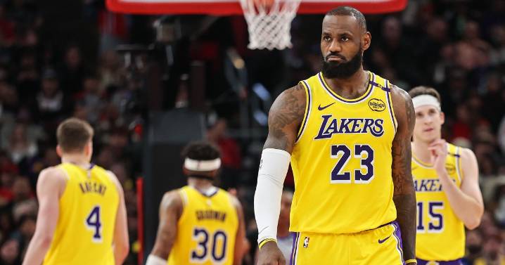 The sale of the Lakers is finalized to Mark Walter