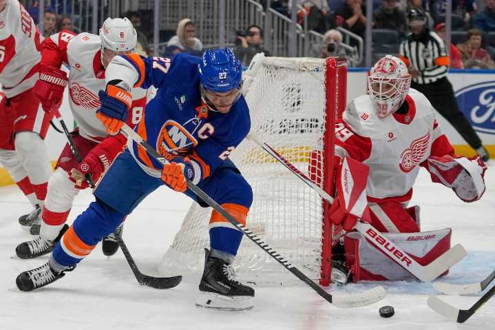 Red Wings deal with adversity on the ice and between the ears
