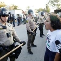 US federal agent shoots Chicago motorist as protests spread