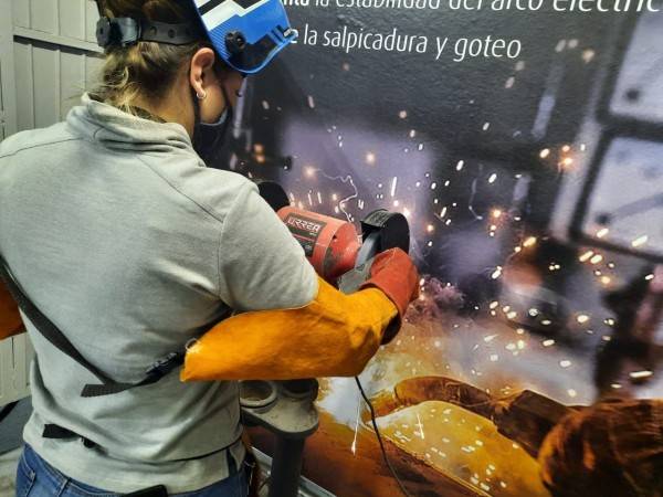 Abre Conalep Chihuahua I curso de soldadura básica para la comunidad