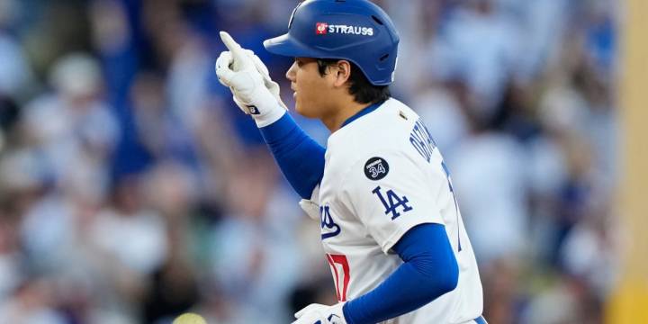 Shohei Ohtani is first pitcher with leadoff home run