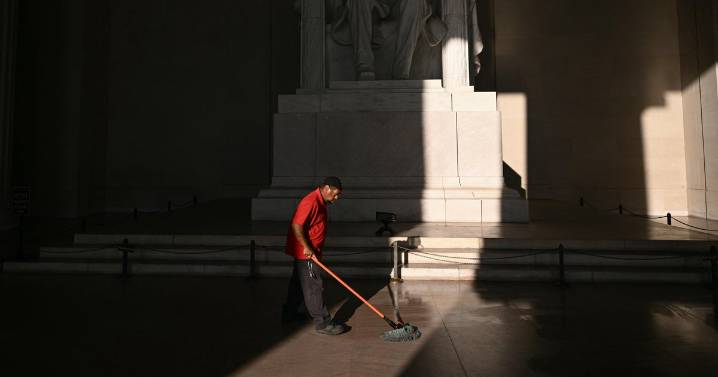 CBS News poll finds few feel shutdown is worth it; low marks for Republicans, Democrats, Trump's handling