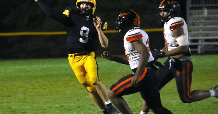 W-SR football picks up dominant win on senior night