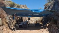 Comienzan a aparecer restos en la fosa de la mina La Paloma de Zarza la Mayor More