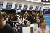 Conflicto aeronáutico. Incertidumbre de pasajeros en Aeroparque por la asamblea de pilotos de Aerolíneas Argentinas