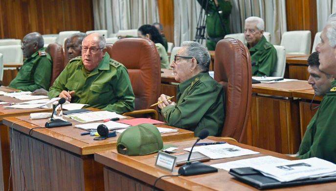 Cuba reafirmó el liderazgo militar de Raúl Castro ante las presiones de EEUU contra Nicolás Maduro