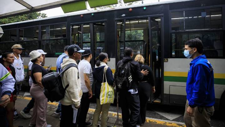La Cultura Metro de los usuarios también ha sacado la cara durante la contingencia de la vía férrea