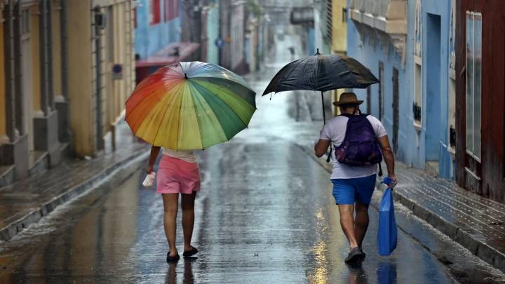 Huracán Melissa se debilita y llega a Cuba en categoría 3